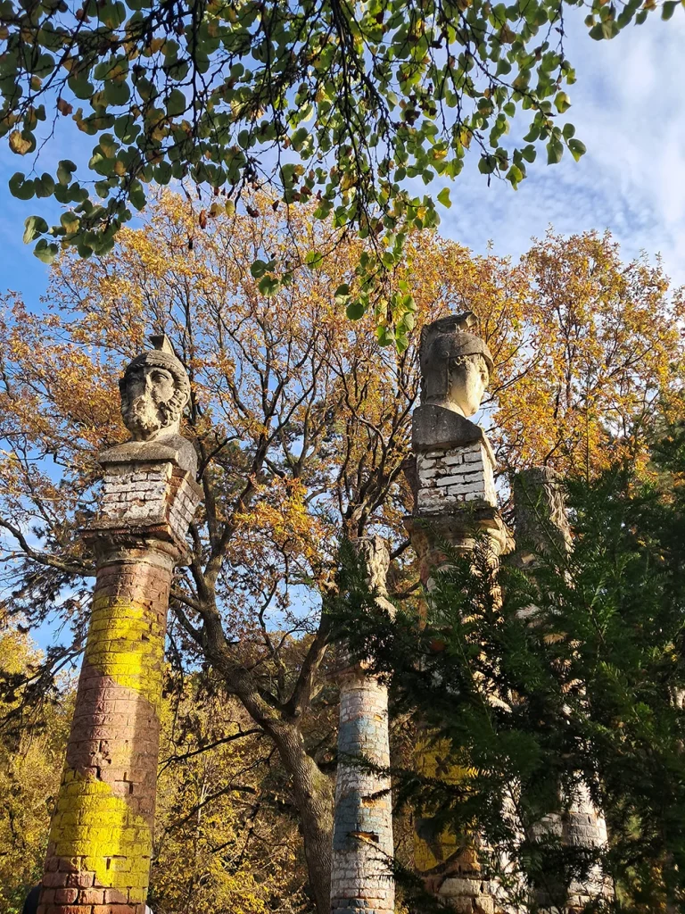 Spomenik u Kameničkom parku